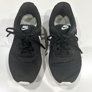 Women’s Nike Sneakers Size 6.Black & White.